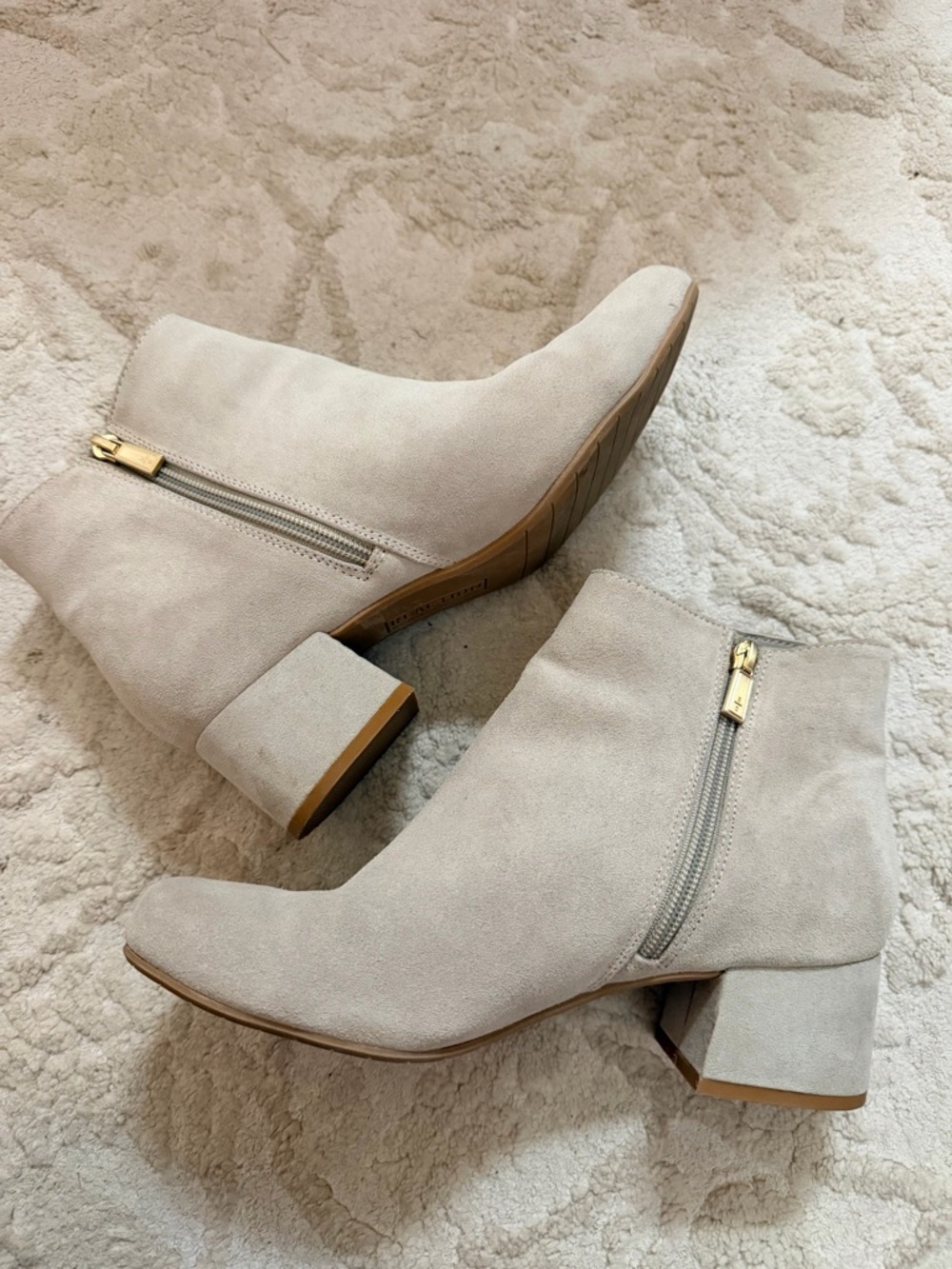 Women's Suede Ankle Boots in Light Gray with Gold Zipper Size 8